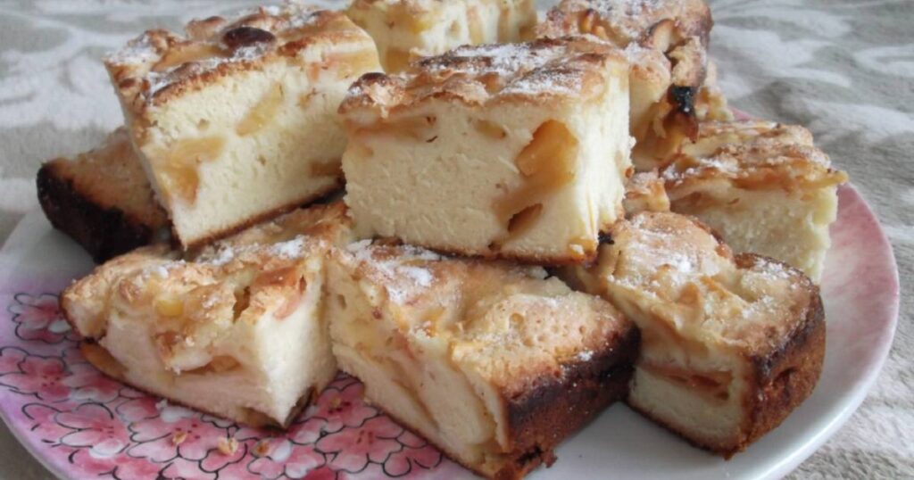 Пирог с яблоками и заливкой. Выпечка на сметане к чаю