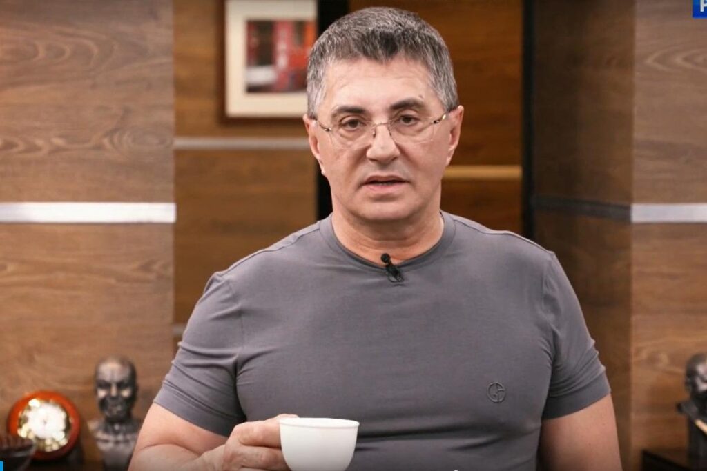 Доктор Мясников: Необычный привкус во рту указывать на развитие опухоли головного мозга
