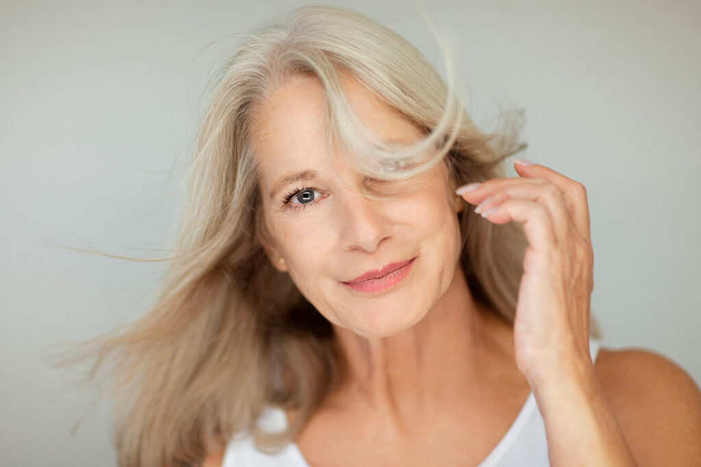 3 особенности ухода за волосами и кожей головы женщин 50+