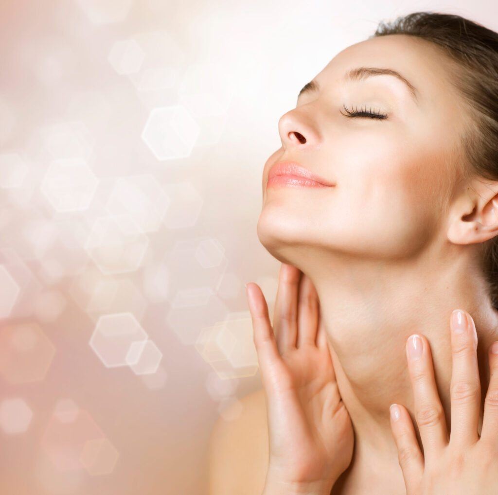 Как правильно ухаживать за кожей в области шеи после 30?