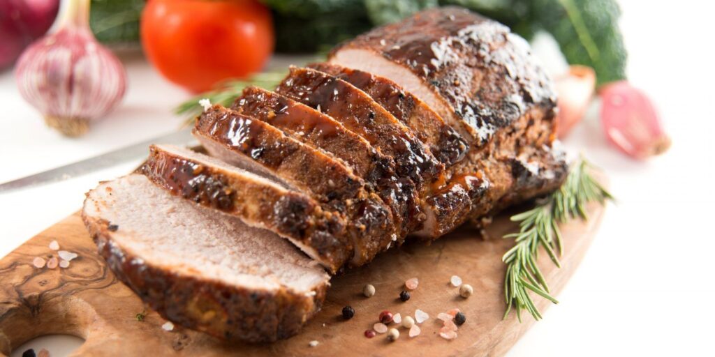 Мясной рулет &#8212; универсальное блюдо! И в пир, и в мир не стыдно подать.