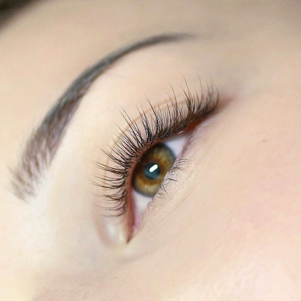 Натуральное наращивание ресниц