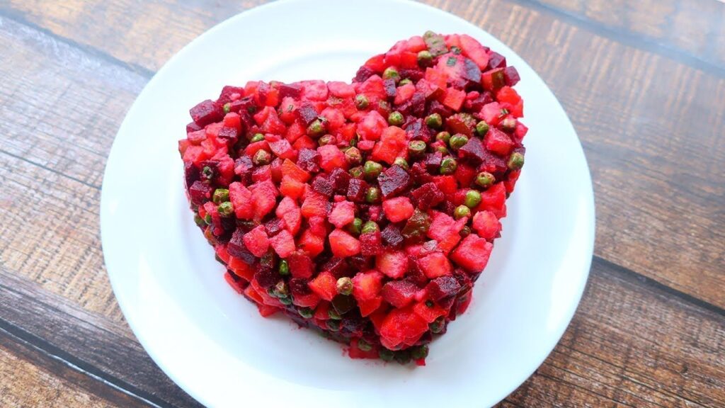 Вкусный винегрет: научила соседка готовить по-новому, с классической заправкой. Не оторваться, дома попросили так готовить всегда