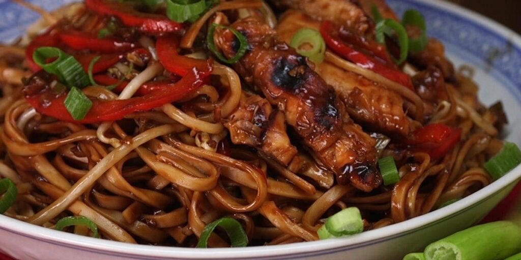 Лапша по-пекински – история знаменитого китайского блюда