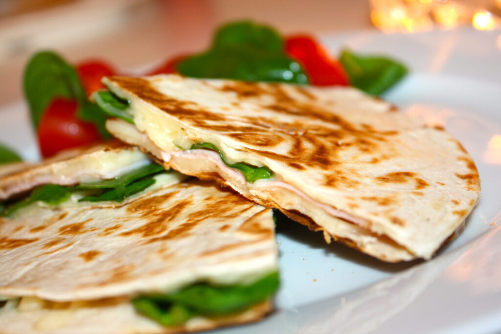 Что приготовить из тортильи: рецепты вкусных и оригинальных блюд