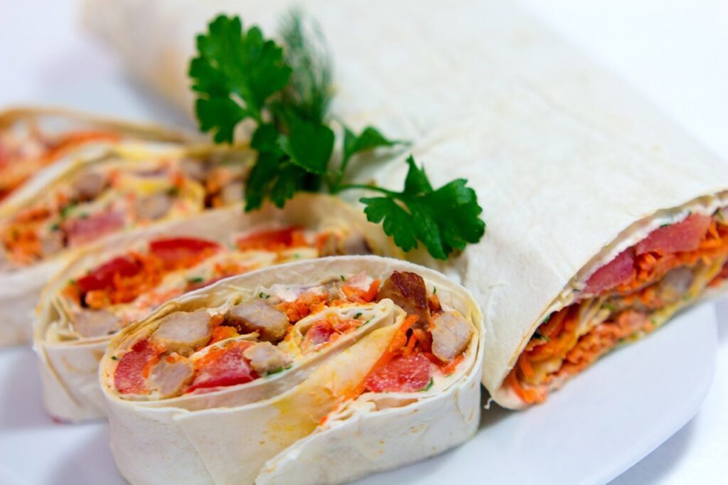 Очень вкусный жюльен в лаваше за 30 минут. Отлично подойдёт на ужин и завтрак.