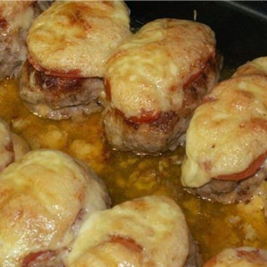 Сочные котлеты «под шубой»