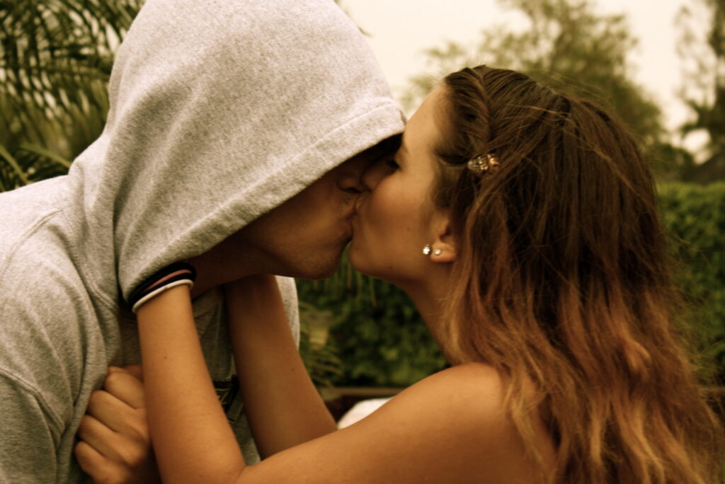 Помогают худеть и в борьбе с морщинами: все, что вы не знали о поцелуях