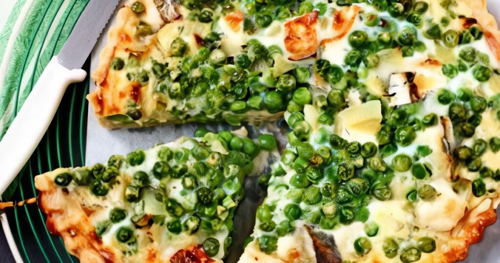 Песочный пирог с начинкой из зеленого горошка и бекона (просто, сытно и вкусно)