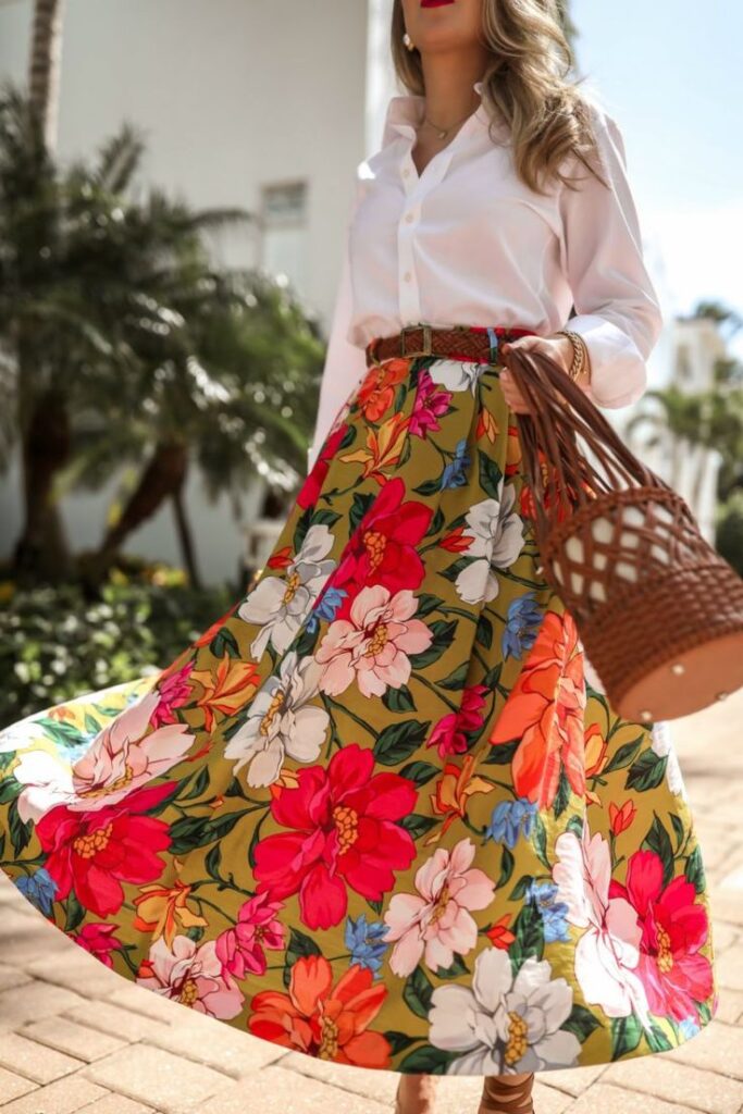 Модные юбки с цветочным принтом на лето 2025 года: как носить и с чем сочетать