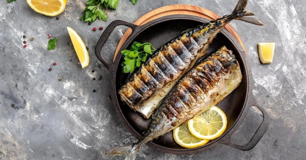 Ароматная скумбрия на гриле с лимоном: пошаговый рецепт