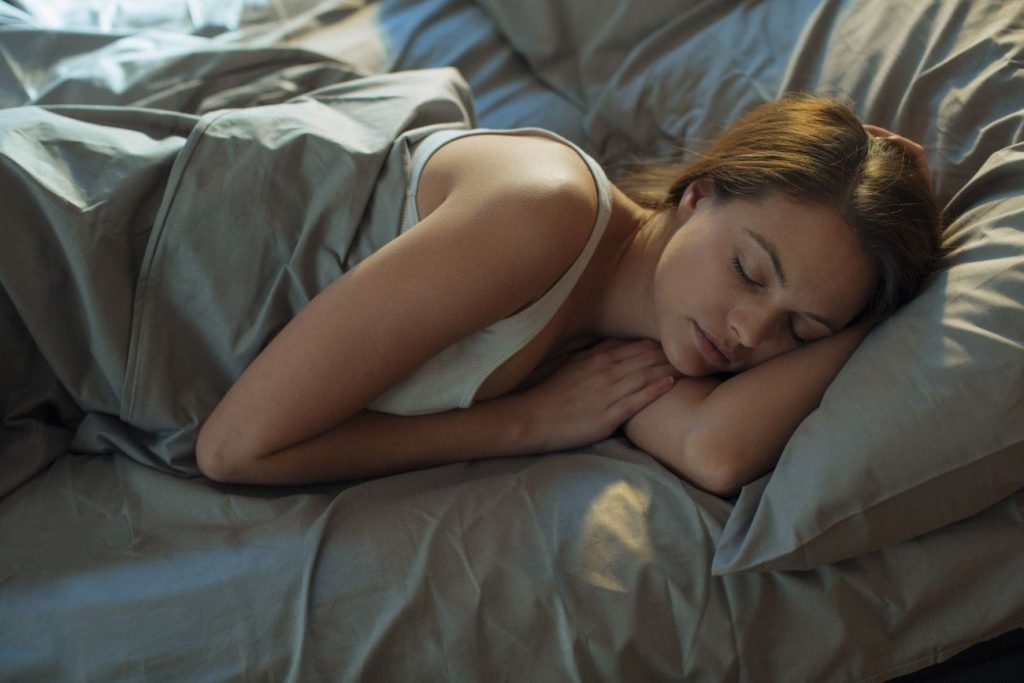 Что есть и пить, чтобы быстро засыпать, крепко спать и хорошо высыпаться