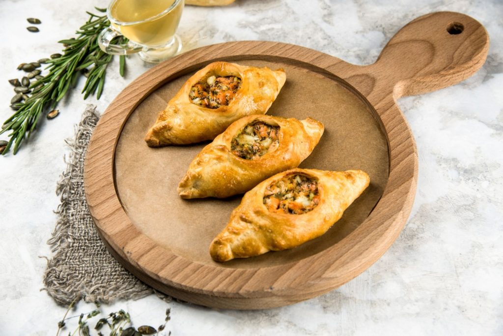 Традиционные рыбные расстегаи