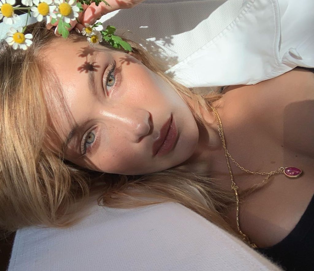 Как повторить блонд Беллы Хадид: пошаговая инструкция от ее колориста