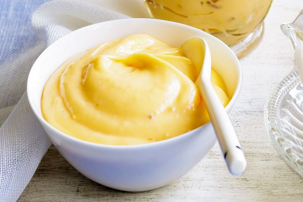 Нежный сырный крем с апельсиновым соусом