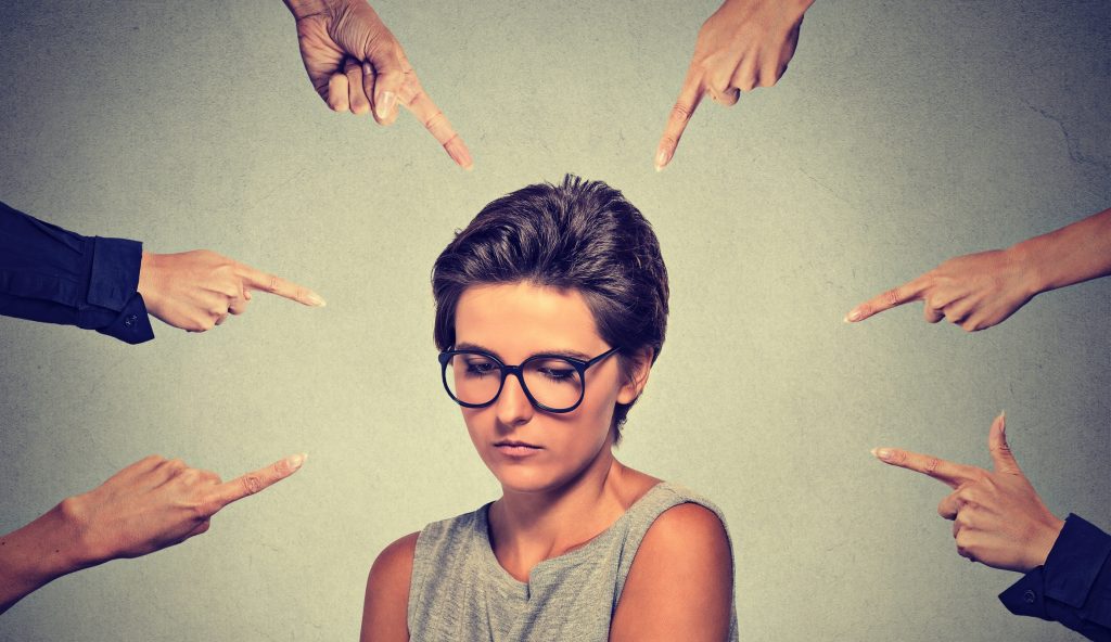 Что люди скажут? Почему нас так задевает чужое мнение