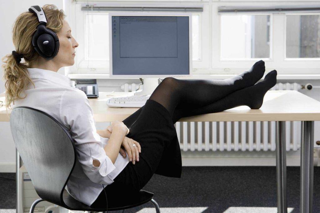 Как слушать музыку на работе, чтобы быть продуктивным