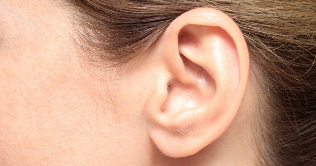 Морщины возле уха: чем можно их убрать