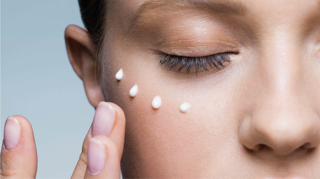 5 ошибок, которые мы делаем, нанося крем под глаза