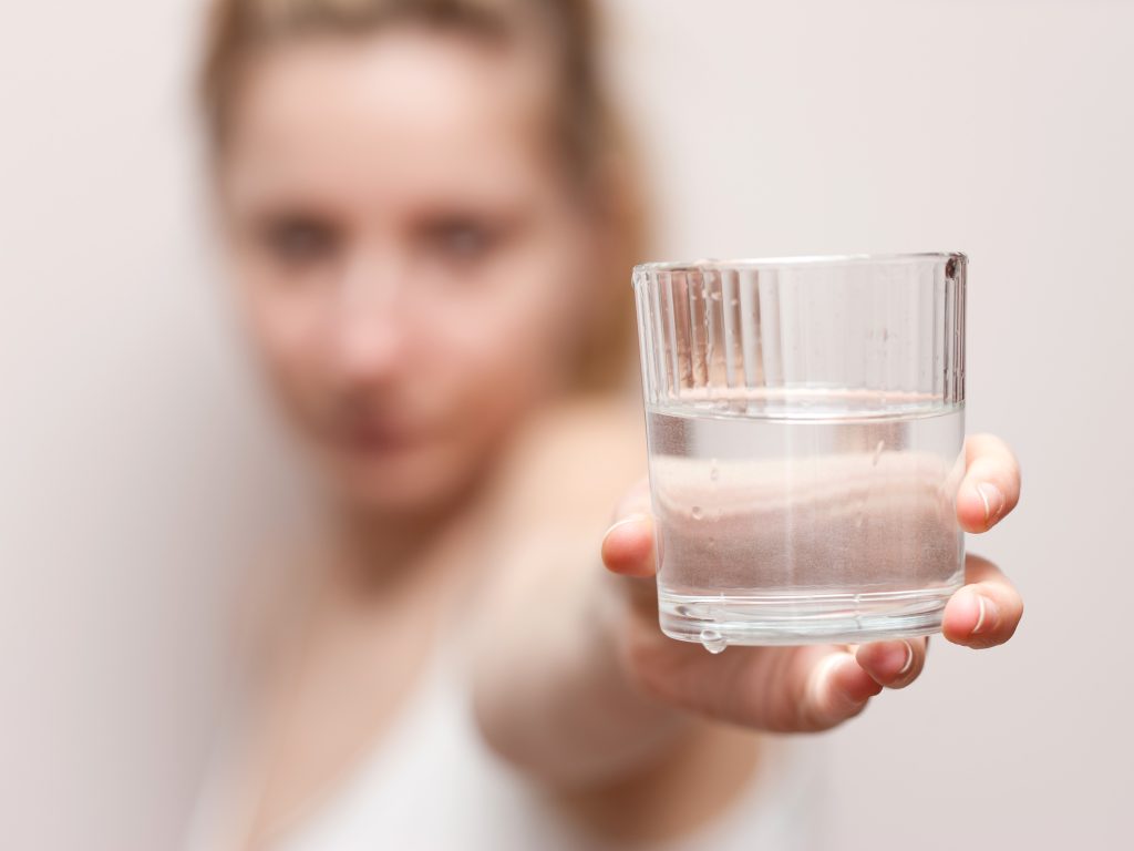 От сока до сосисок: 5 продуктов, которые могут вызвать обезвоживание