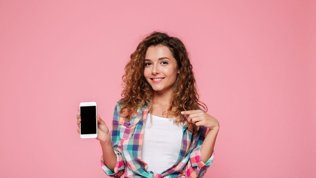 Как правильно сидеть и чем опасна «смартфонная» шея?