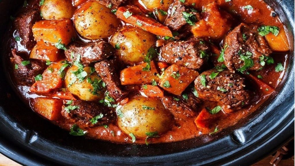 Свинина, тушеная в красном вине