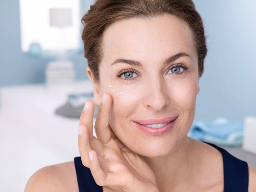 7 витаминов и минералов, которые помогут сохранить упругость кожи после 40 лет