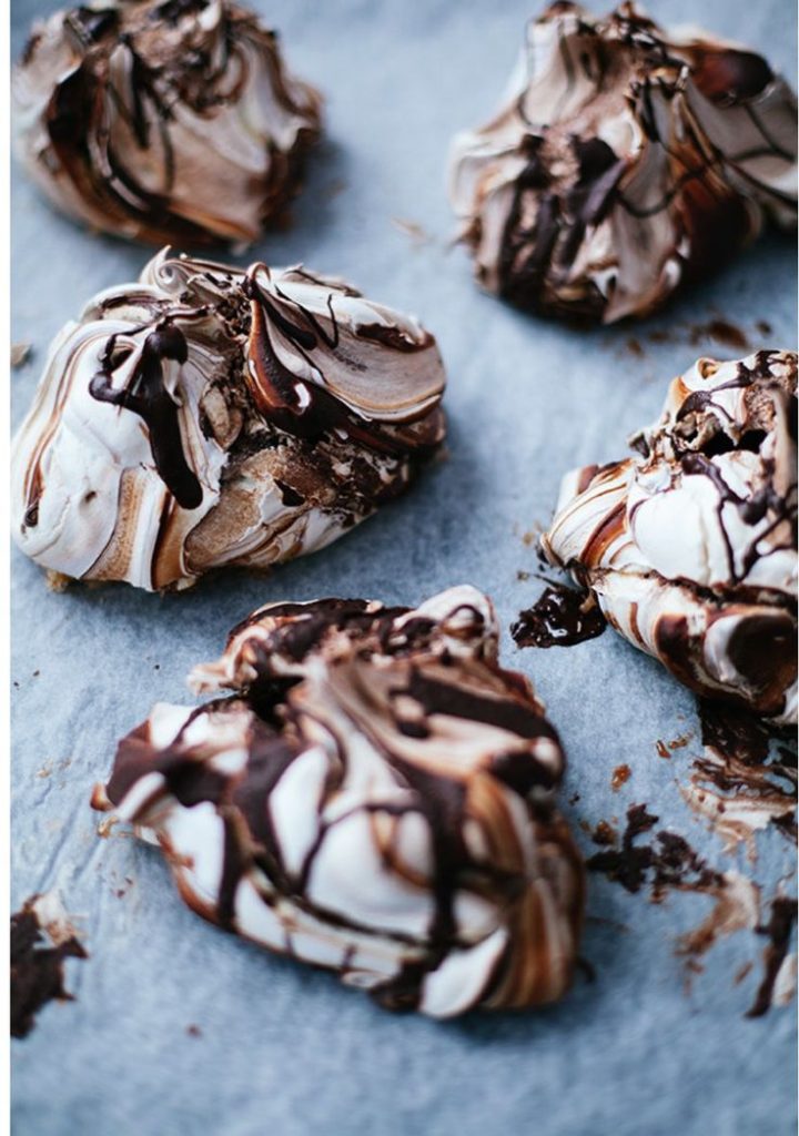 Мраморное безе с шоколадом