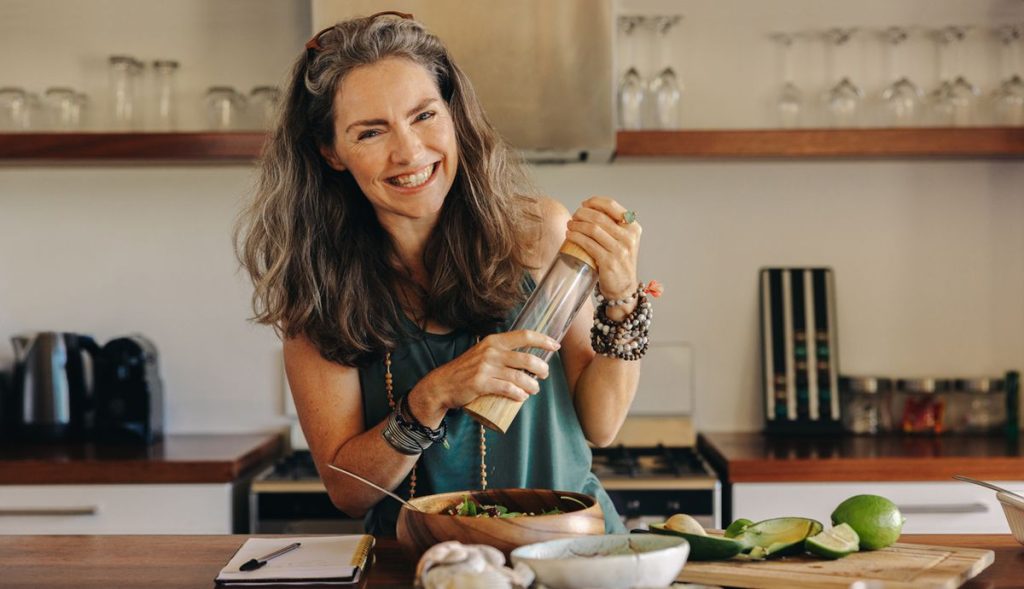 Питание после 40 лет: какие фрукты и овощи сбалансируют гормоны и помогут контролировать вес