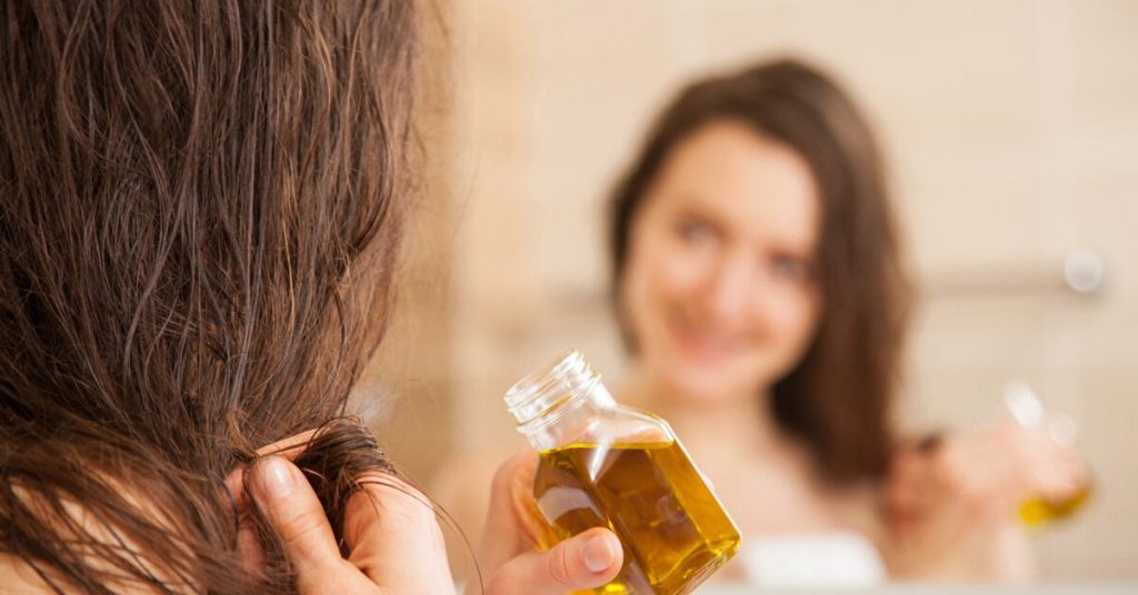 2 эфирных масла, которые способны сделать волосы гуще и красивее