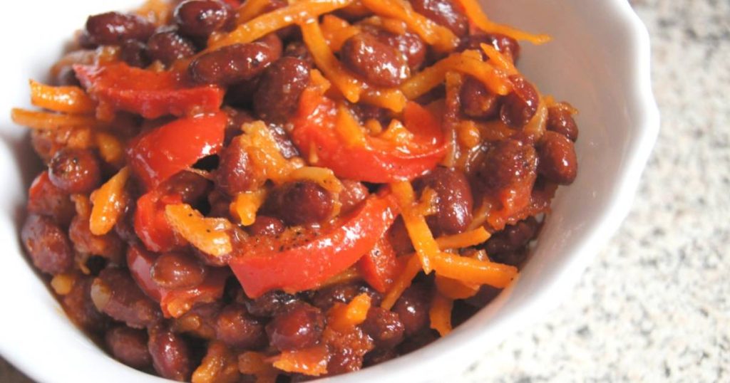 Фасоль в томатном соусе: подаю на гарнир или как закуску. Рецепт с минимумом затрат