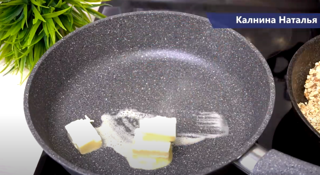 Жарю овсянку на сковороде и получаю полезные батончики к чаю